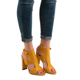 Ideal Shoes Sandalias de tacón sexy amarillo 3