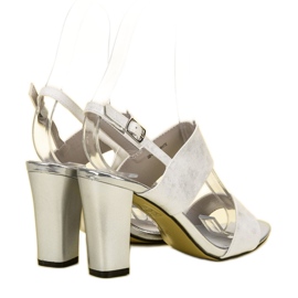 Goodin Sandalias en una barra blanco 4
