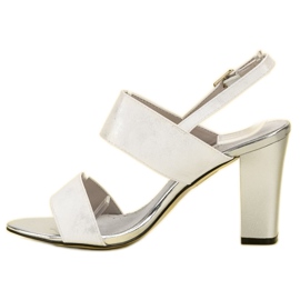 Goodin Sandalias en una barra blanco 6