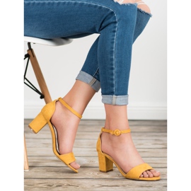 Sandalias VICES con estilo amarillo 1 Sandalias VICES con estilo amarillo 1