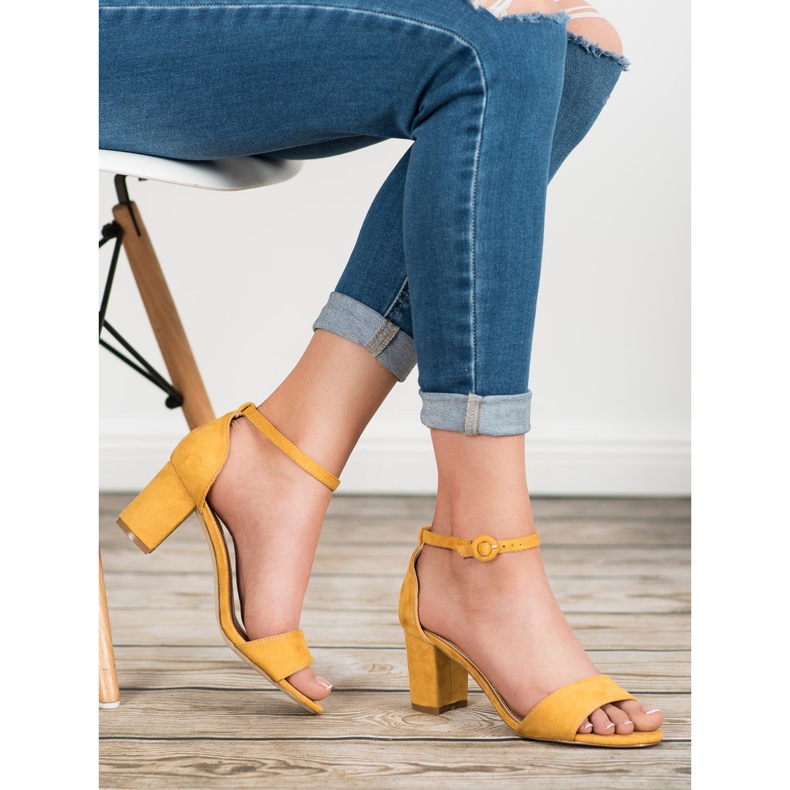 Sandalias VICES con estilo amarillo 1 Sandalias VICES con estilo amarillo 1