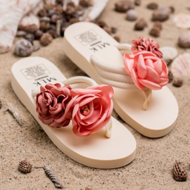 SHELOVET Chanclas ligeras con flores marrón 1