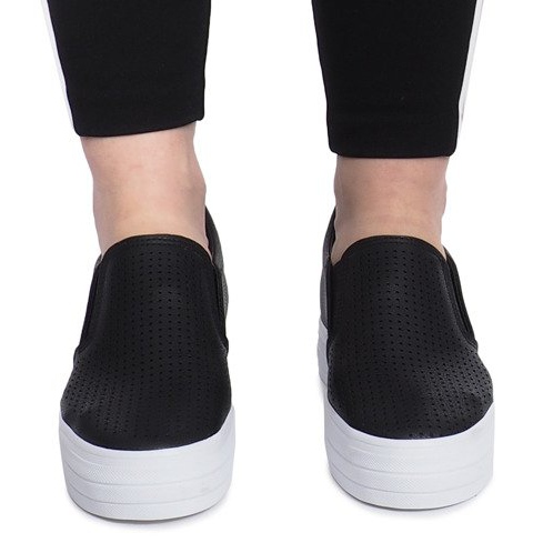 Zapatillas negras caladas en una cuña Rockvale negro 1 Zapatillas negras caladas en una cuña Rockvale negro 1