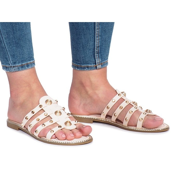 Zapatillas beige con tachuelas Rabelle 1 Zapatillas beige con tachuelas Rabelle 1