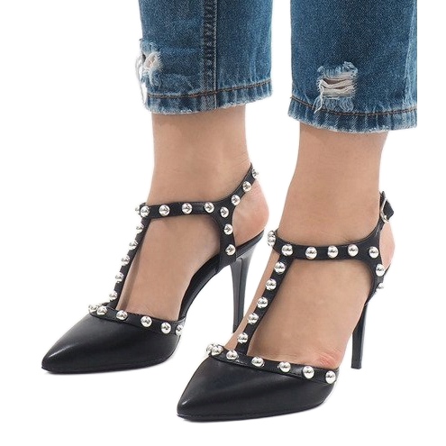Tacones lacados en negro con tachuelas B-57 1
