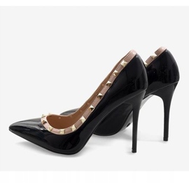 Tacones lacados en negro con tachuelas X-68 5