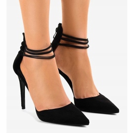 Bombas negras en un pin 6941-P negro 1