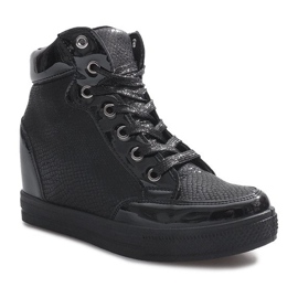 Zapatillas lacadas en negro en la cuña Snake 1