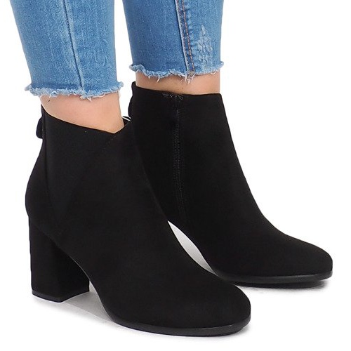 Eraser HQ-8A813-1 Botas negras en un poste negro 1