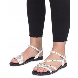 Sandalias planas blancas con tachuelas Abloom blanco 4