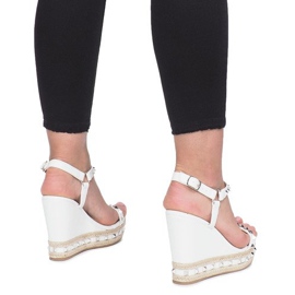 Sandalias de cuña blancas con tachuelas cubano blanco 3