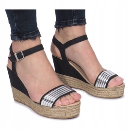 Sandalias negras sobre un delicado tacón de cuña Glam Shine negro 2