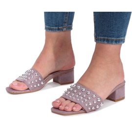 Pantuflas State moradas con tachuelas violeta 2