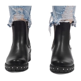 Botas negras aisladas con tachuelas 17031-25 negro 1