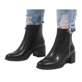 Botas negras aisladas con tachuelas NC268 negro 3