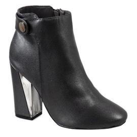 Botas grises en el poste MJ1515 4