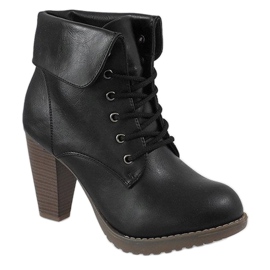 Botas negras en el poste KA13-O1H negro 1