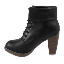 Botas negras en el poste KA13-O1H negro 2