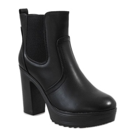 Botas negras en un poste A89606 negro 1