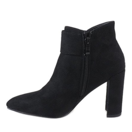 Botas negras aisladas 58-579 negro 2