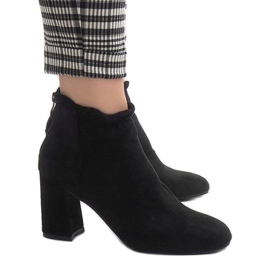 Botines de ante negro en el poste LL-79P 5