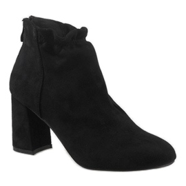 Botines de ante negro en el poste LL-79P 1