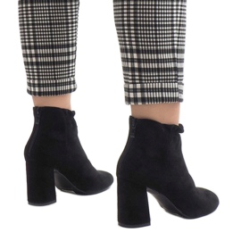 Botines de ante negro en el poste LL-79P 4