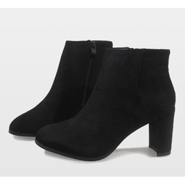 Botines de ante negro en el poste A6801 3