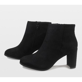 Botines de ante negro en el poste A6801 4