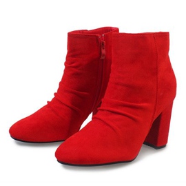Botines de ante rojo en el poste 0M803 3