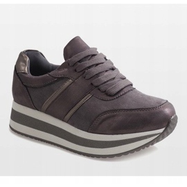 Zapatillas grises en la plataforma 99-09 3