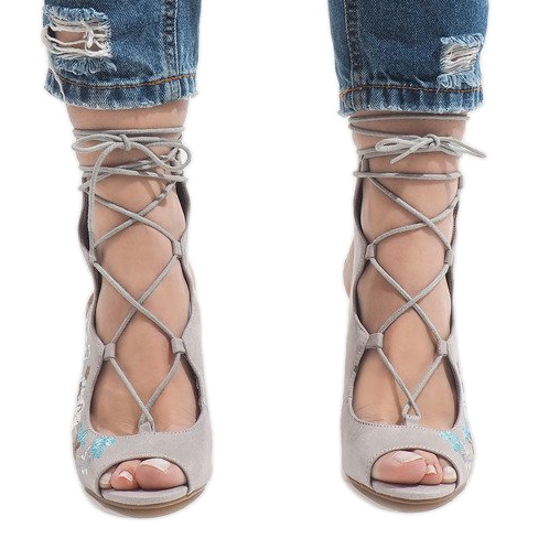 Botas grises abiertas en el poste 1610-223 2 Botas grises abiertas en el poste 1610-223 2