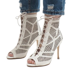 Botas blancas en un pin 1610-225 blanco 1 Botas blancas en un pin 1610-225 blanco 1