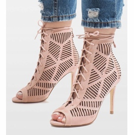 Botas rosas en un pin 1610-225 1