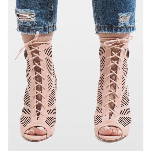 Botas rosas en un pin 1610-225 2