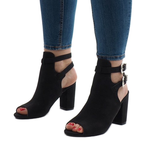 Botas negras en el poste 173-853 negro 1