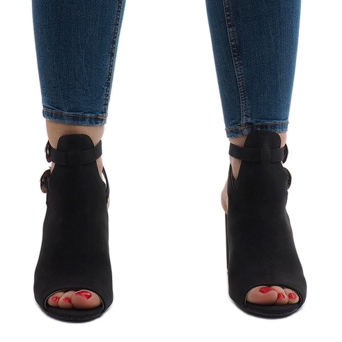 Botas negras en el poste 173-853 negro 2