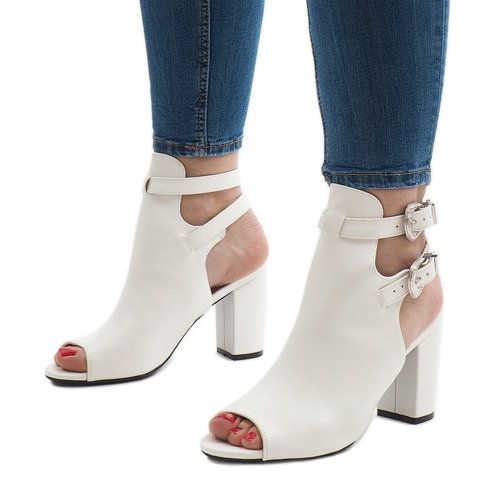 Botas blancas en el poste 173-853 blanco 1 Botas blancas en el poste 173-853 blanco 1