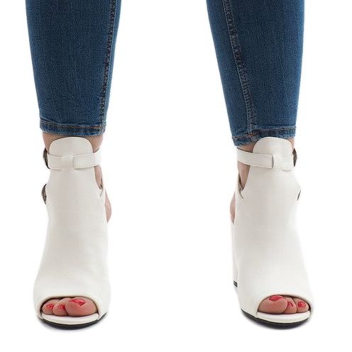 Botas blancas en el poste 173-853 blanco 2 Botas blancas en el poste 173-853 blanco 2