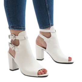 Botas blancas en el poste 173-853 blanco 3