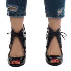 Bota negra abierta charol C-003 negro 1 Bota negra abierta charol C-003 negro 1