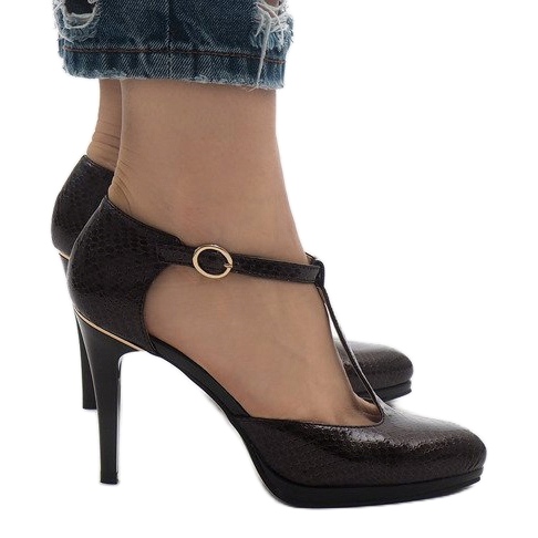 Bombas marrones en el pilar A509-22-2 marrón 1