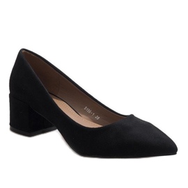 Zapatos de tacón de ante negro en el pilar 5186-1 1