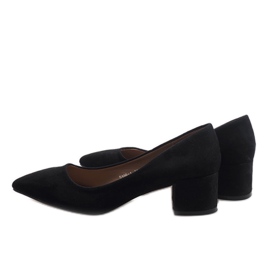 Zapatos de tacón de ante negro en el pilar 5186-1 4