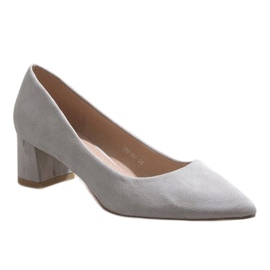 Zapatos de tacón de ante gris en el pilar 396-1A 1