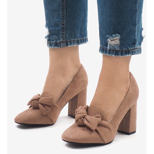 Zapatos de tacón de ante rosa en el pilar N510 1