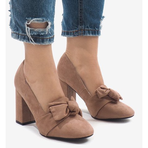 Zapatos de tacón de ante rosa en el pilar N510 2