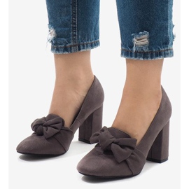 Zapatos de tacón de ante gris en el pilar N510 1