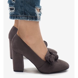 Zapatos de tacón de ante gris en el pilar N510 4