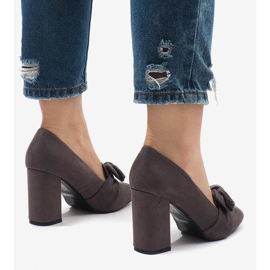 Zapatos de tacón de ante gris en el pilar N510 5